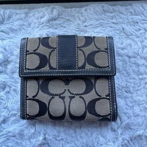 🔸Coach Black & Tan Compact Wallet🔸
